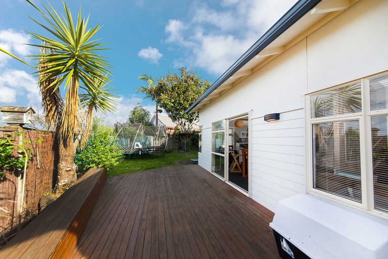 Photo of property in 18 Cinnabar Place, Westgate, Auckland, 0614