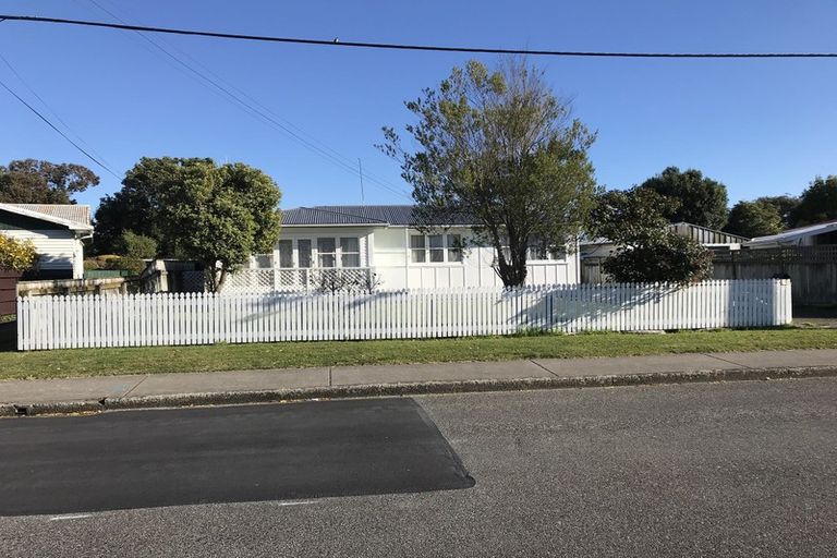 Photo of property in 2 Coleman Street, Paraparaumu, 5032