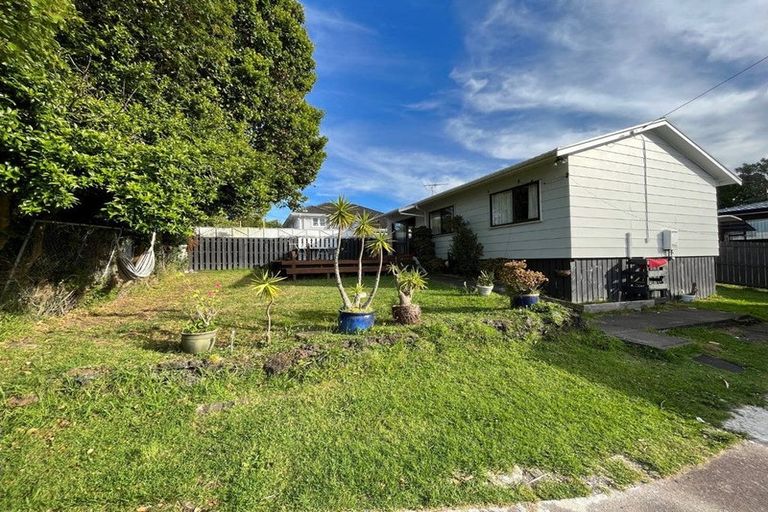 Photo of property in 6a Archibald Road, Kelston, Auckland, 0602