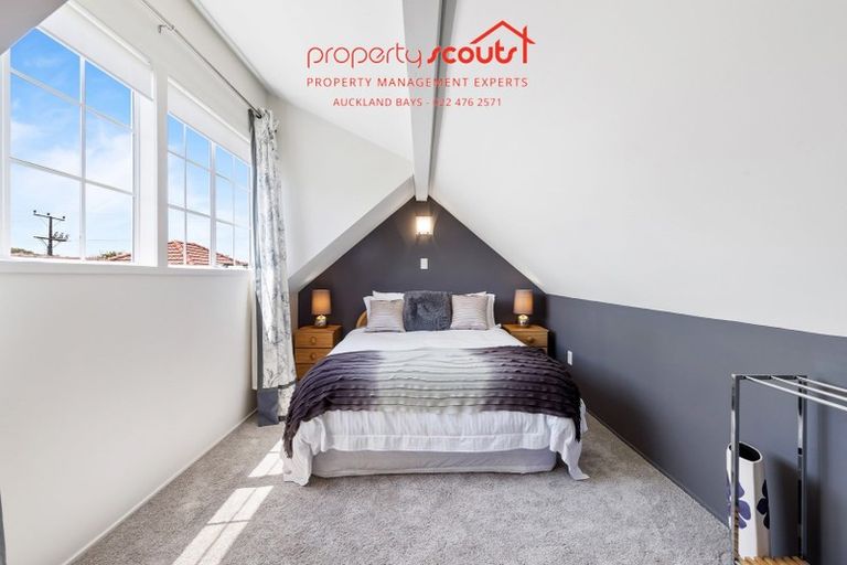 Photo of property in 2/139 Shakespeare Road, Milford, Auckland, 0620