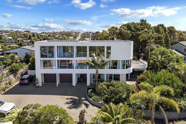 Photo of property in 1/36 King Richard Place, Browns Bay, Auckland, 0630