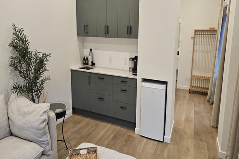 Photo of property in 266 Airlie Road, Plimmerton, Porirua, 5026