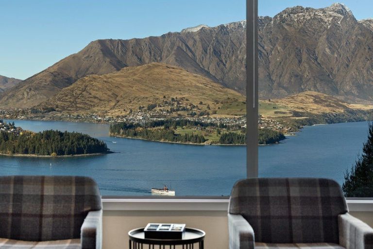 Photo of property in 6 Lordens Place, Fernhill, Queenstown, 9300