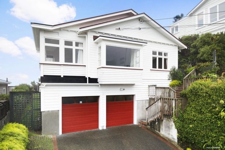 Photo of property in 5 Connaught Terrace, Brooklyn, Wellington, 6021