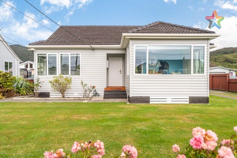 Photo of property in 11 Wheatley Street, Naenae, Lower Hutt, 5011