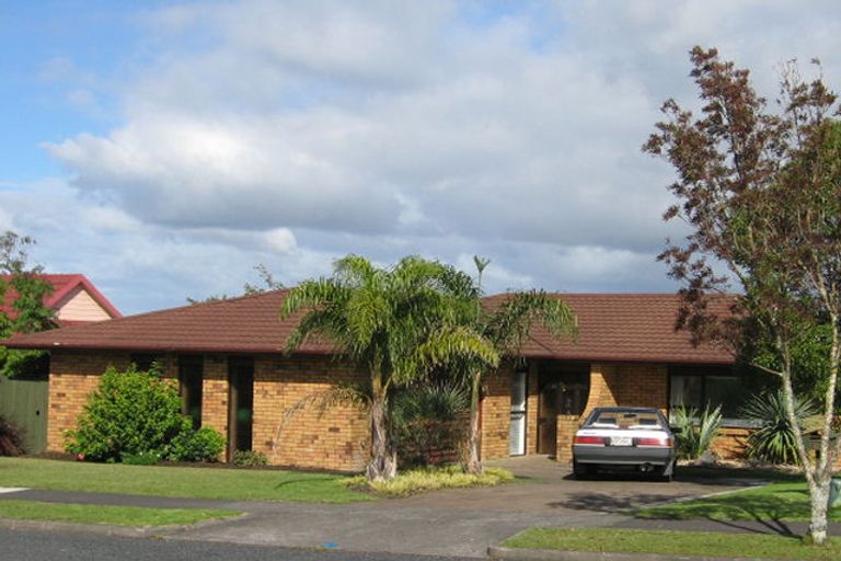 Photo of property in 110 Mirrabooka Avenue, Botany Downs, Auckland, 2010