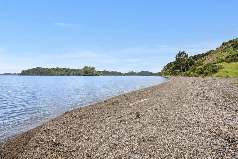 Photo of property in 250 Paroa Bay Road, Russell, 0272