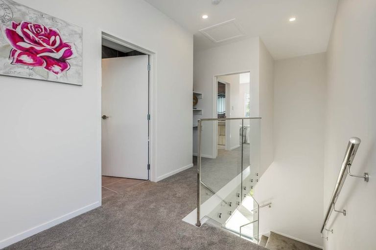 Photo of property in 27 Farranfore Road, Opaheke, Papakura, 2113