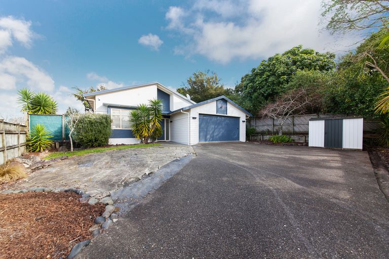 Photo of property in 18 Cinnabar Place, Westgate, Auckland, 0614