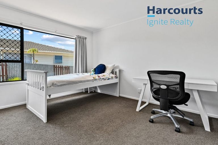Photo of property in 23 Lane Road, Weymouth, Auckland, 2103