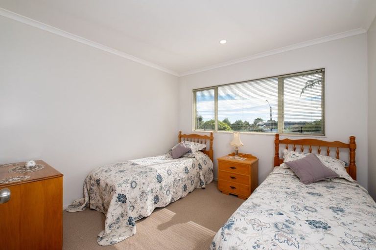 Photo of property in 16 Busby Hill, Havelock North, 4130
