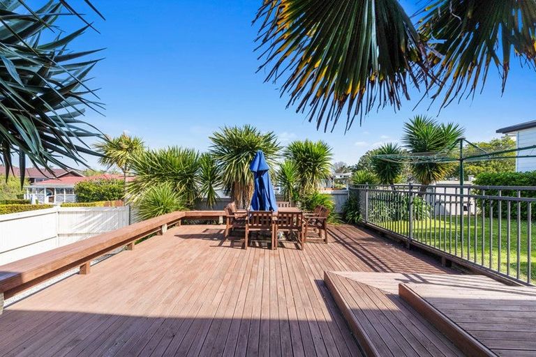 Photo of property in 4 Advene Road, Cockle Bay, Auckland, 2014