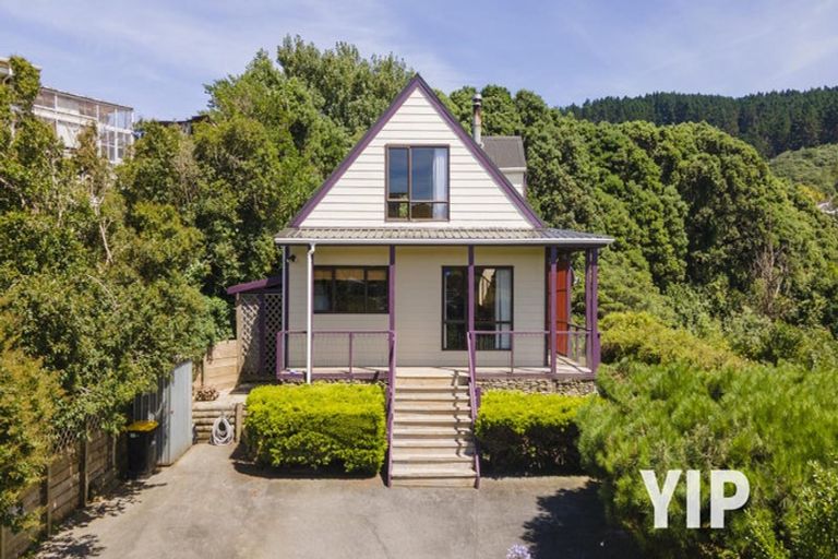 Photo of property in 9a Victory Crescent, Tawa, Wellington, 5028