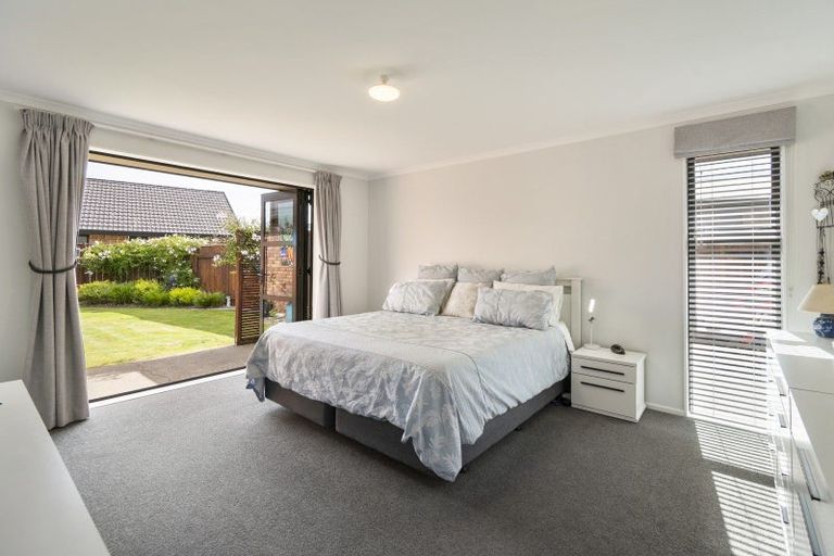 Photo of property in 11 Geneva Terrace, Kelvin Grove, Palmerston North, 4414