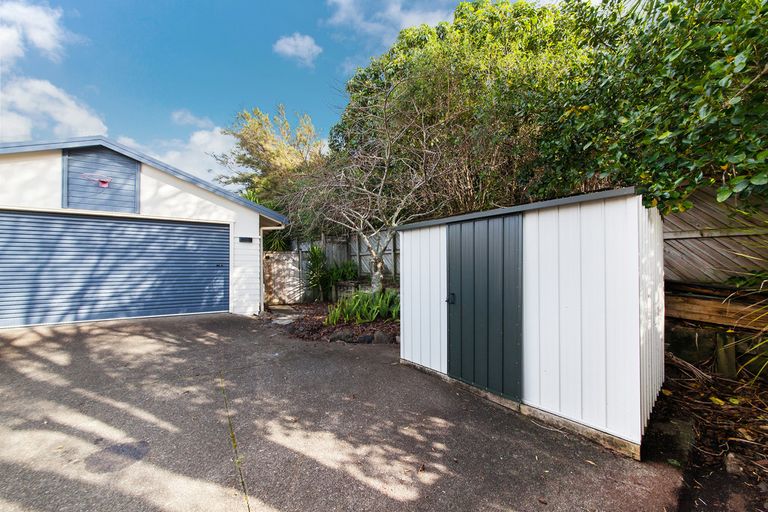 Photo of property in 18 Cinnabar Place, Westgate, Auckland, 0614