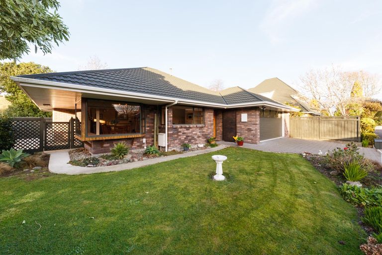 Photo of property in 140 Ruapehu Drive, Fitzherbert, Palmerston North, 4410