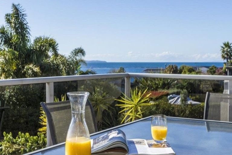 Photo of property in 18 Beechwood Road, Rothesay Bay, Auckland, 0630