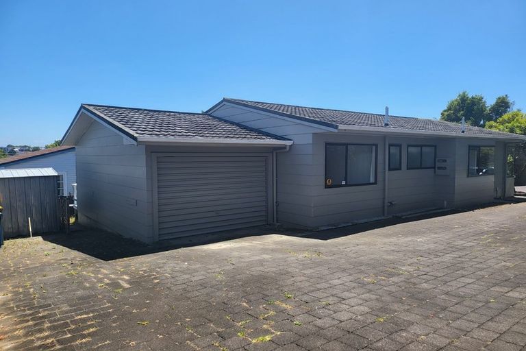 Photo of property in 2/21 College Road, Northcote, Auckland, 0627