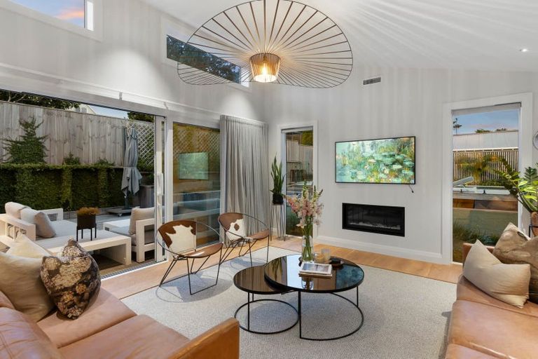 Photo of property in 7 Bungalow Avenue, Point Chevalier, Auckland, 1022