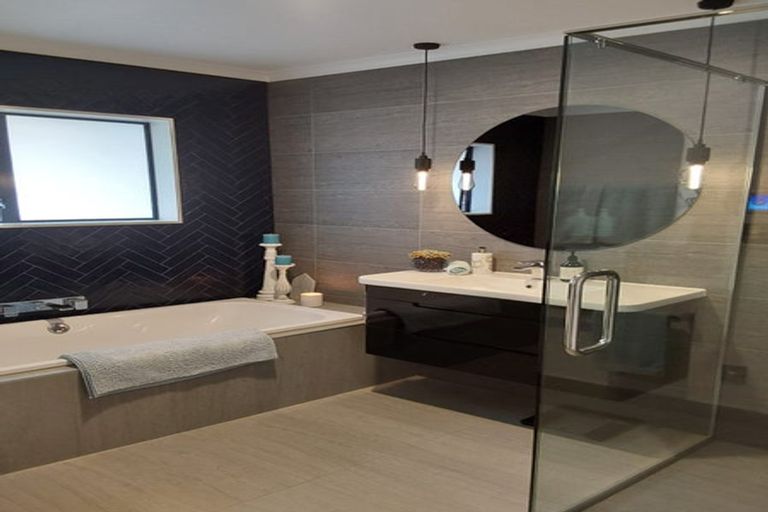 Photo of property in 4 Heaphy Place, Pukehangi, Rotorua, 3015