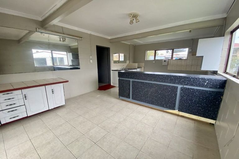 Photo of property in 11 Tomlin Place, Mangere East, Auckland, 2024