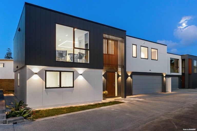 Photo of property in 4a The Parade, Bucklands Beach, Auckland, 2012