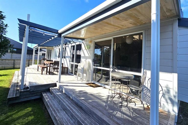 Photo of property in 117 Kelly Jade Avenue, Matarangi, Whitianga, 3592