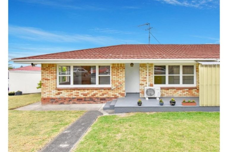 Photo of property in 20a Hillcrest Road, Papatoetoe, Auckland, 2025