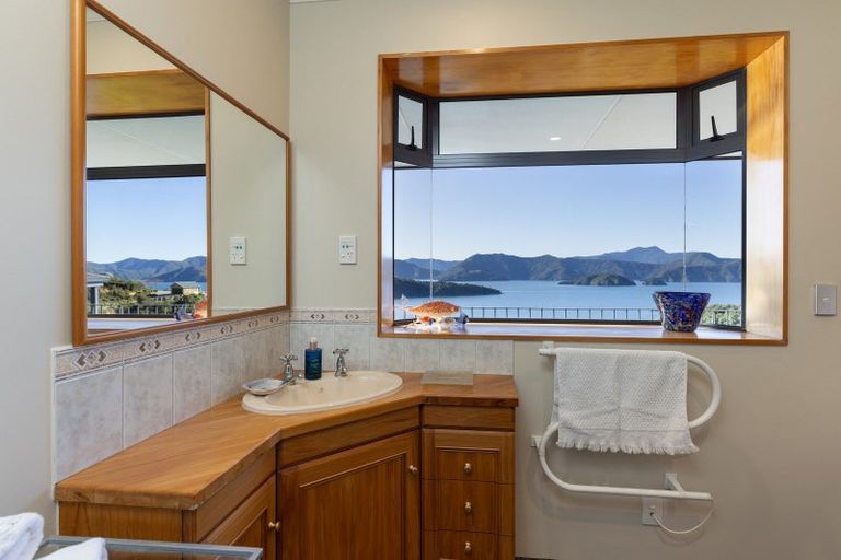 Photo of property in 21 Marina View, Waikawa, Picton, 7281