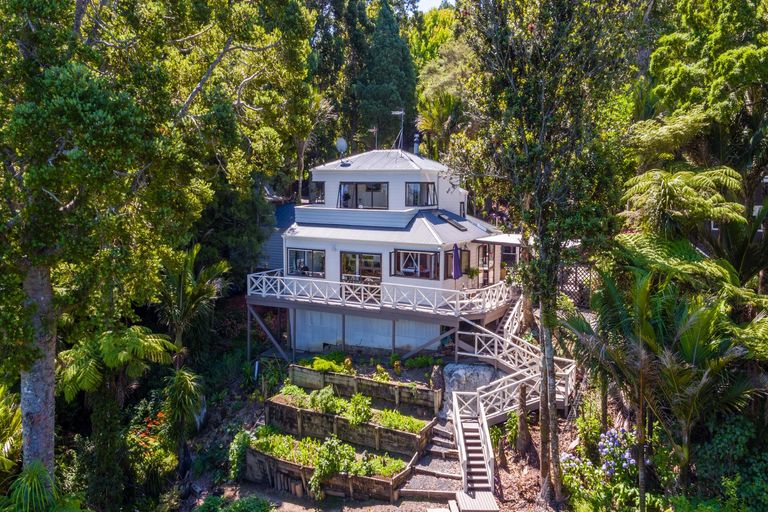 Photo of property in 84 Park Road, Titirangi, Auckland, 0604