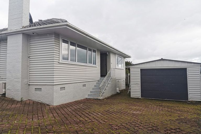 Photo of property in 1/1 Anne Road, Hillcrest, Auckland, 0627