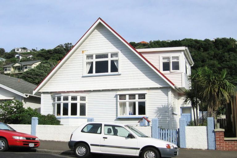 Photo of property in 370 The Parade, Island Bay, Wellington, 6023