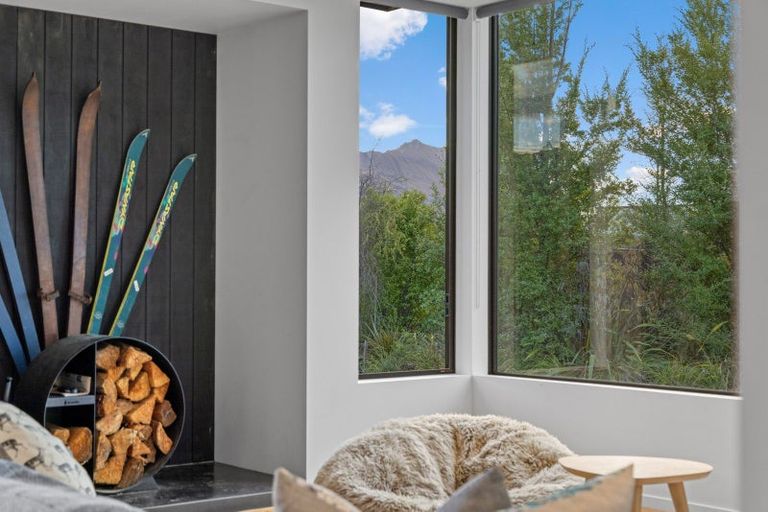 Photo of property in 6 Stackbrae Avenue, Wanaka, 9305