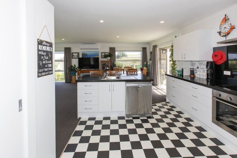 Photo of property in 3 Tua Tua Place, Baylys Beach, Dargaville, 0377