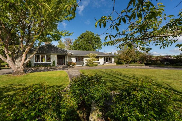 Photo of property in 48 Paraekaretu Street, Hunterville, 4730