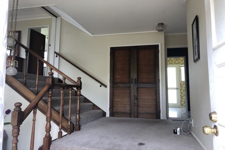 Photo of property in 194 Cliff Drive, Green Bay, Auckland, 0604