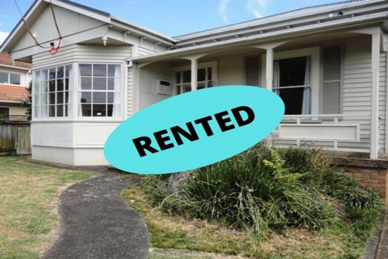 Photo of property in 1 Momona Road, Greenlane, Auckland, 1051
