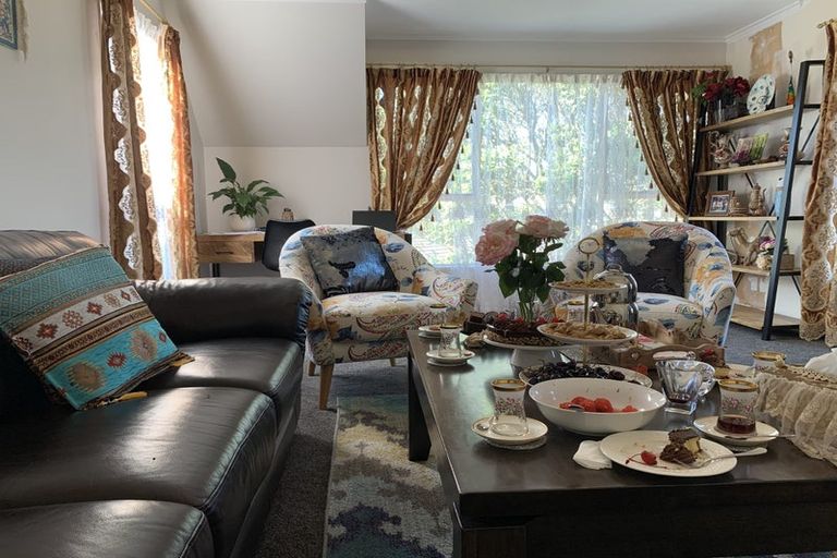 Photo of property in 27 Paddington Grove, Karori, Wellington, 6012