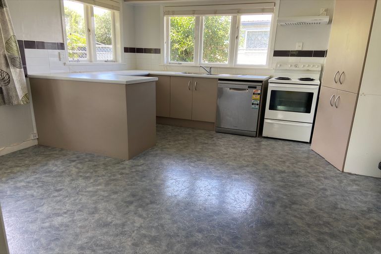 Photo of property in 32 Te Kanawa Crescent, Henderson, Auckland, 0610