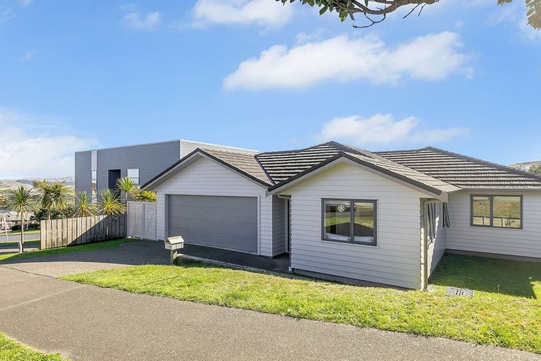 Photo of property in 37 Cedarwood Street, Woodridge, Wellington, 6037