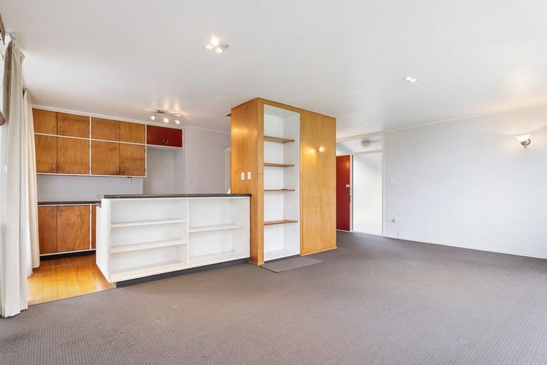 Photo of property in 1 Rickards Place, New Lynn, Auckland, 0600
