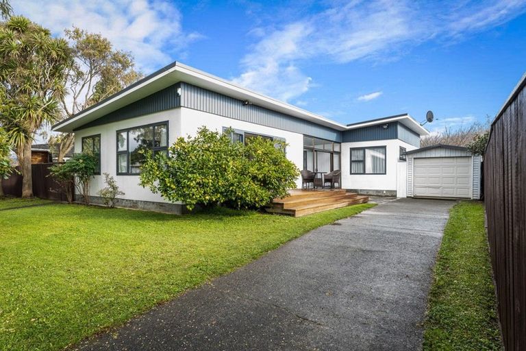 Photo of property in 43 Brightwater Crescent, Totara Park, Upper Hutt, 5018