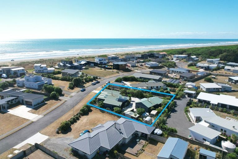 Photo of property in 46 Kent Avenue, Waitarere Beach, Levin, 5510