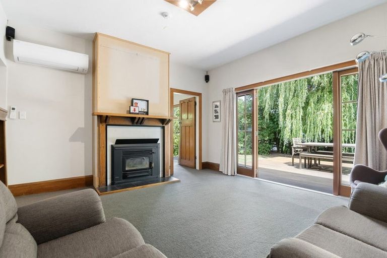 Photo of property in 6 Sandwich Road, Beckenham, Christchurch, 8023