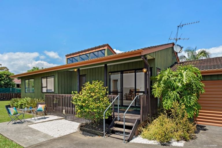 Photo of property in 34 Aviemore Drive, Highland Park, Auckland, 2010