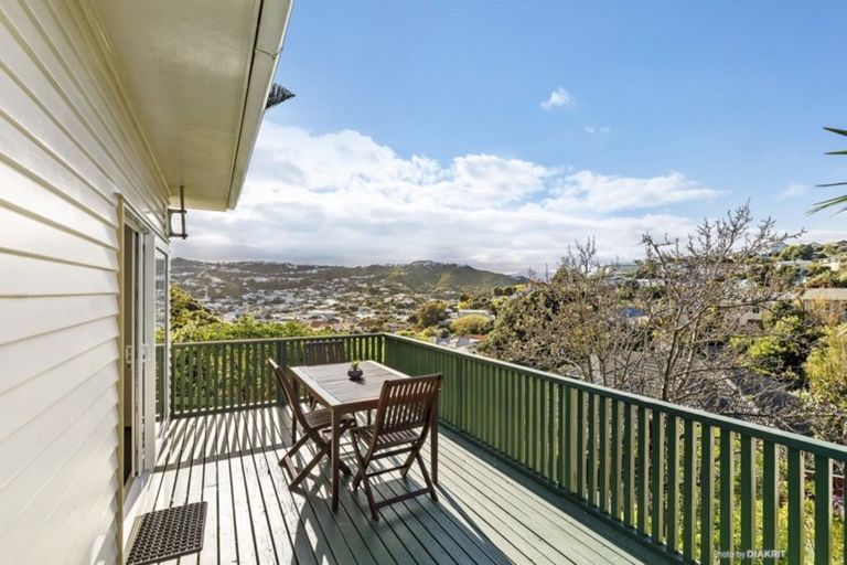 Photo of property in 10 Liddel Grove, Island Bay, Wellington, 6023