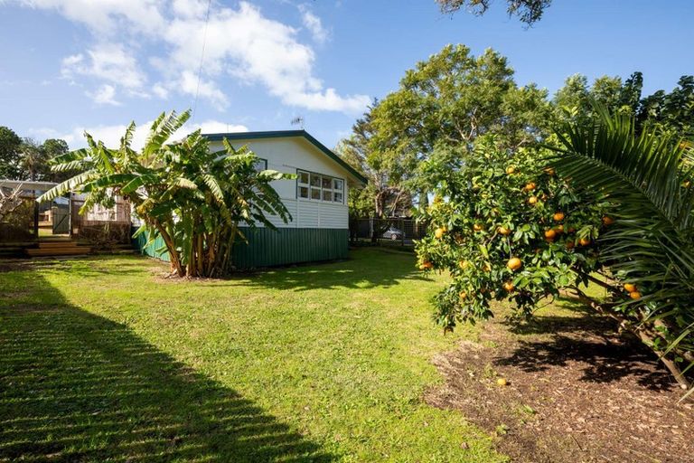 Photo of property in 1 Kent Road, Regent, Whangarei, 0112