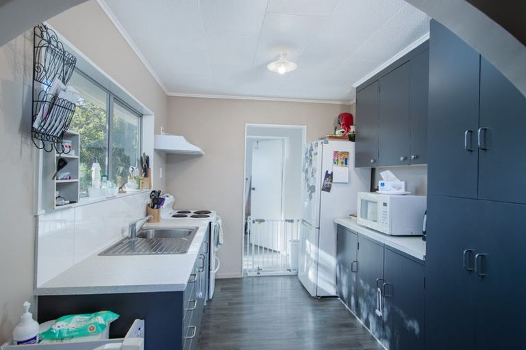 Photo of property in 43 Levant Street, Cannons Creek, Porirua, 5024