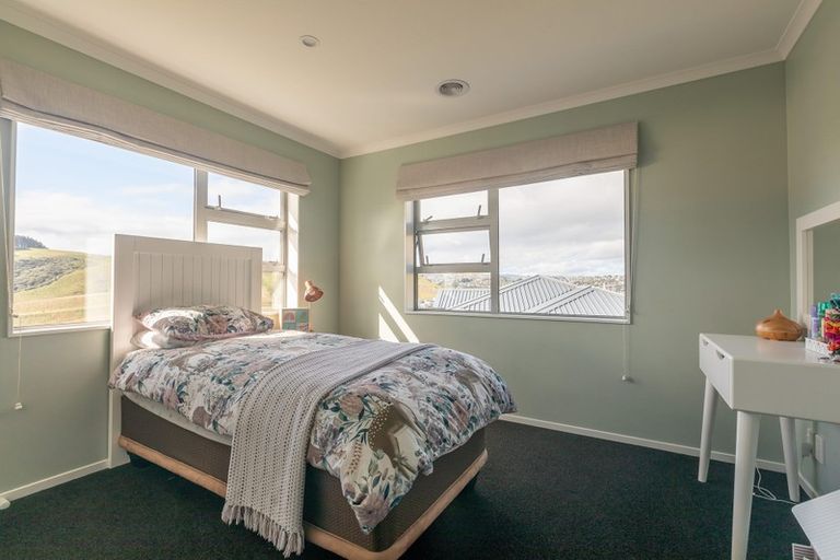 Photo of property in 120 Amesbury Drive, Churton Park, Wellington, 6037