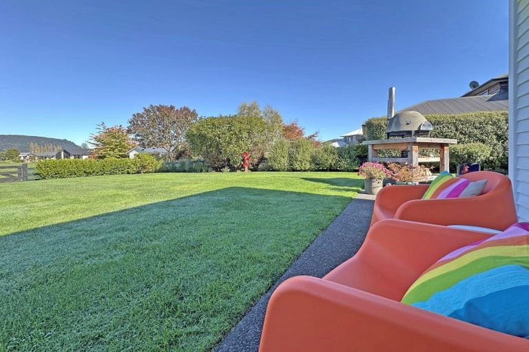 Photo of property in 19 Montgomery Crescent, Kinloch, Taupo, 3377